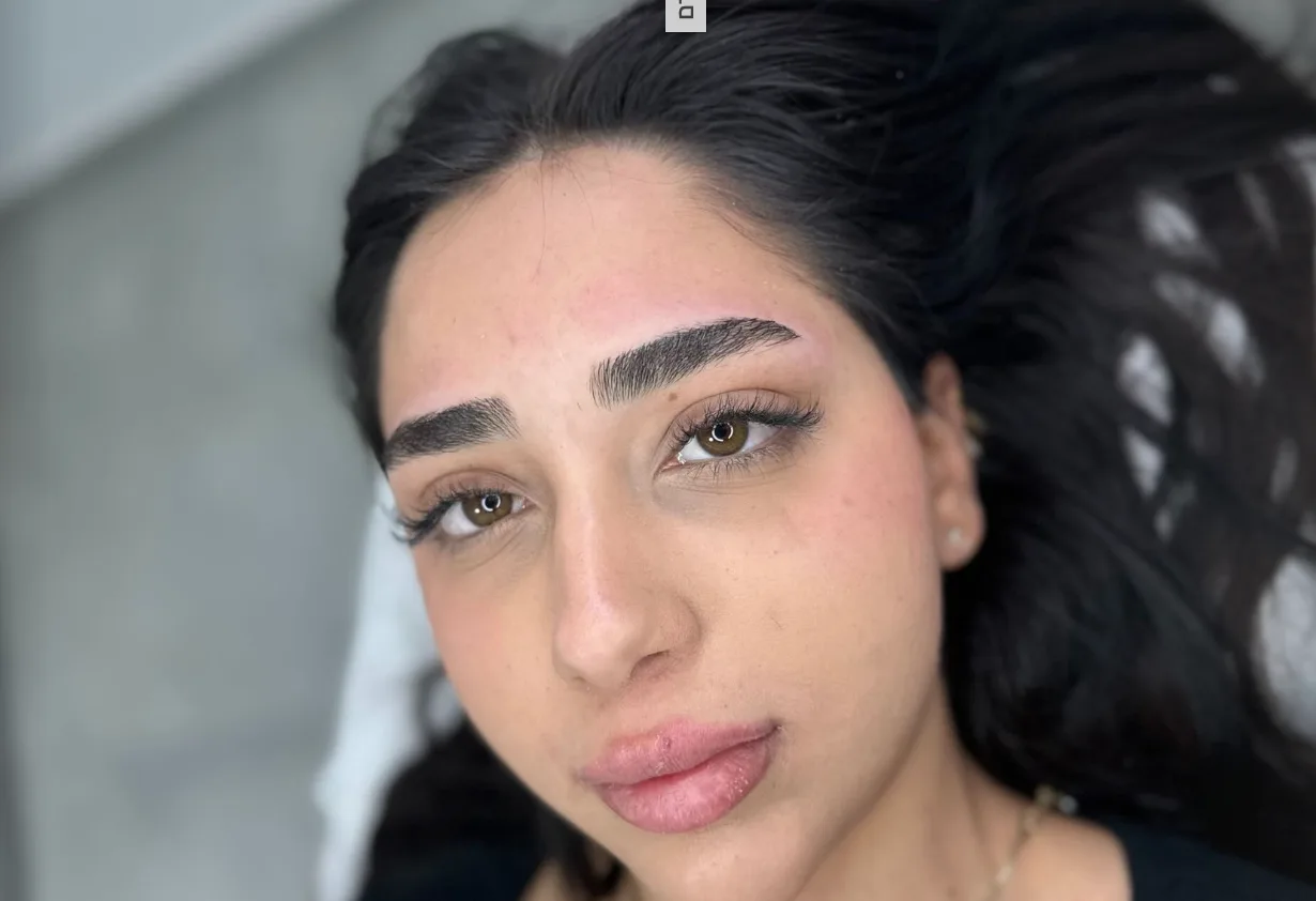 עיצוב גבות טבעיות